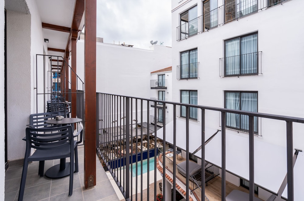 Double Room, Balcony - Photo 5