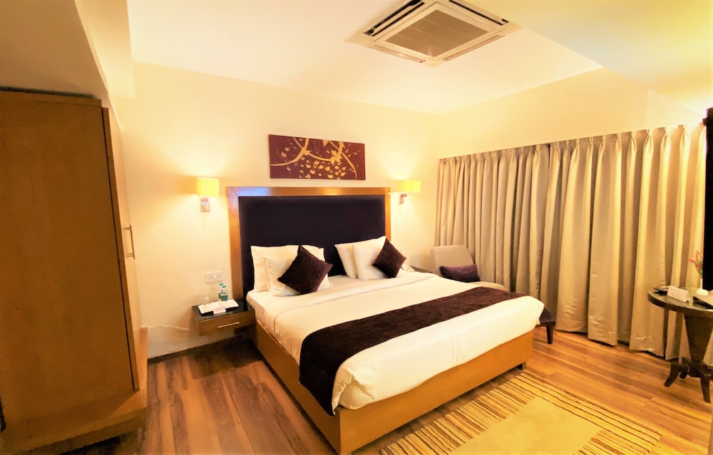Suite - Photo 13