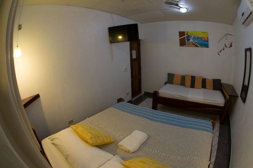 Standard Double Room, 1 Bedroom, Shared Bathroom photo 3