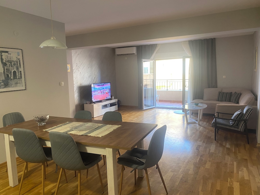 Comfort Apartment, Balcony, City View