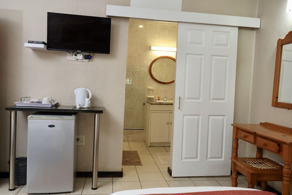 Standard Twin Room, Multiple Beds photo 3