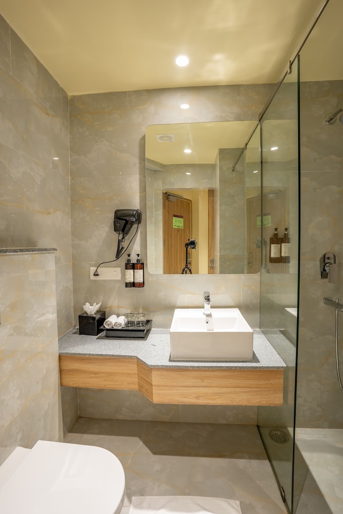 Deluxe Double Room, Balcony, Partial Sea View - Photo 3