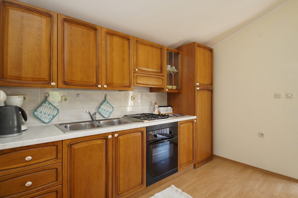 Apartment (Ante Š - peaceful and close to the s)