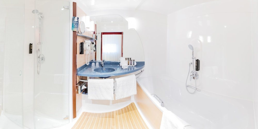 Executive Suite - Photo 5