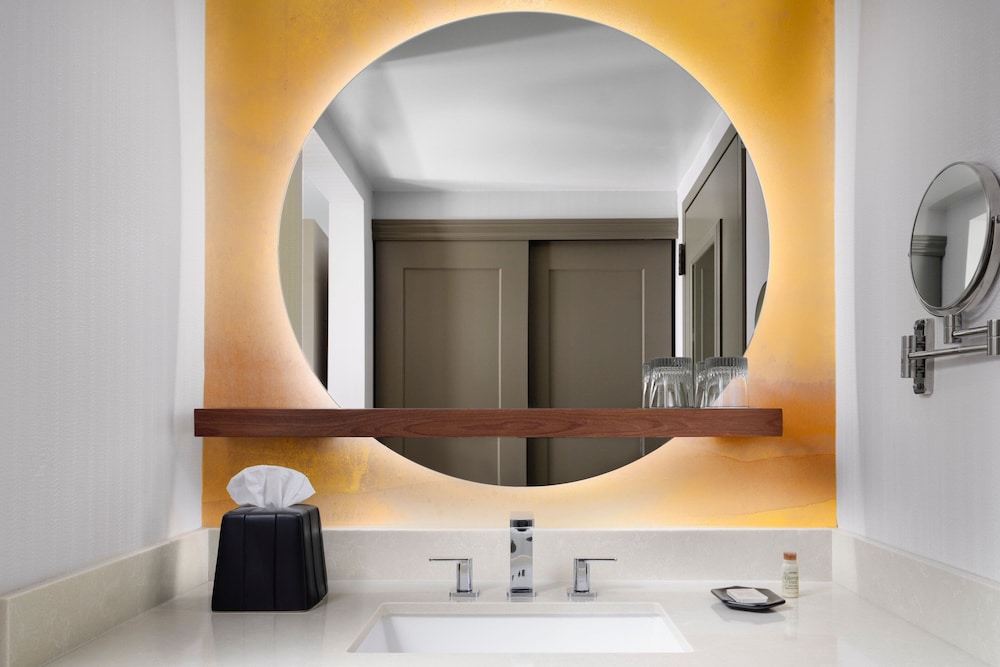 Suite, 1 Bedroom - Photo 7