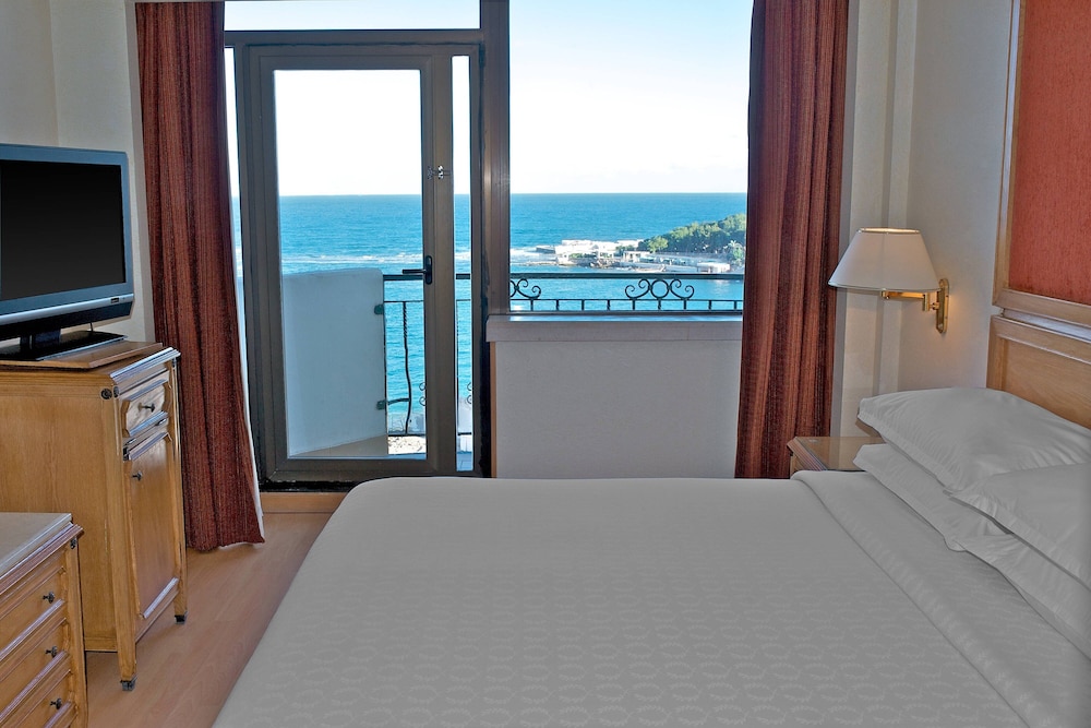Junior Suite, 1 Queen Bed, Balcony, Sea View - Photo 5