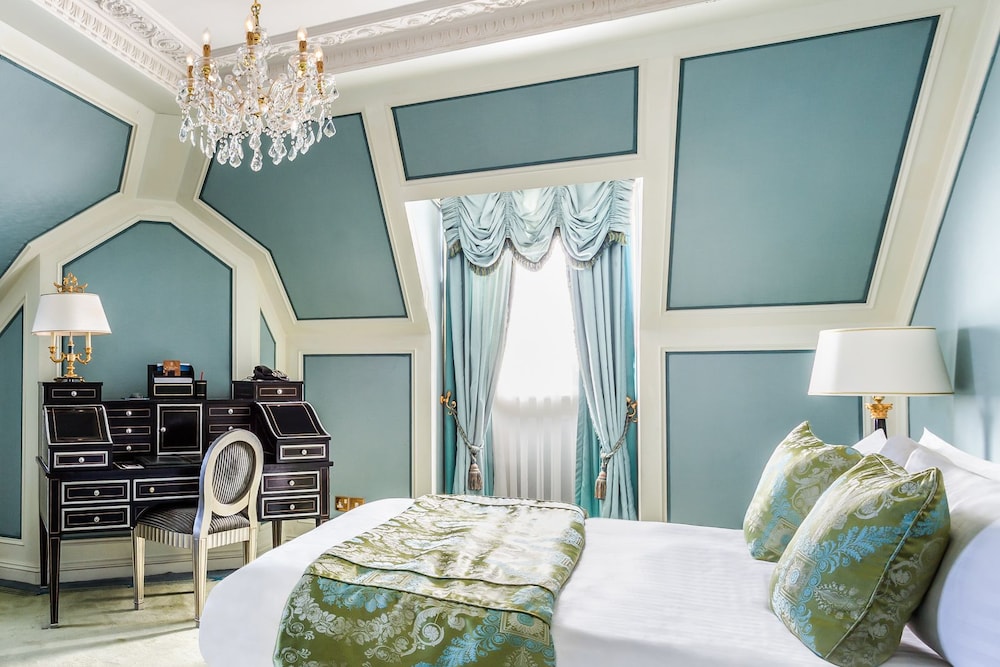 Deluxe Room, 1 Queen Bed photo 1