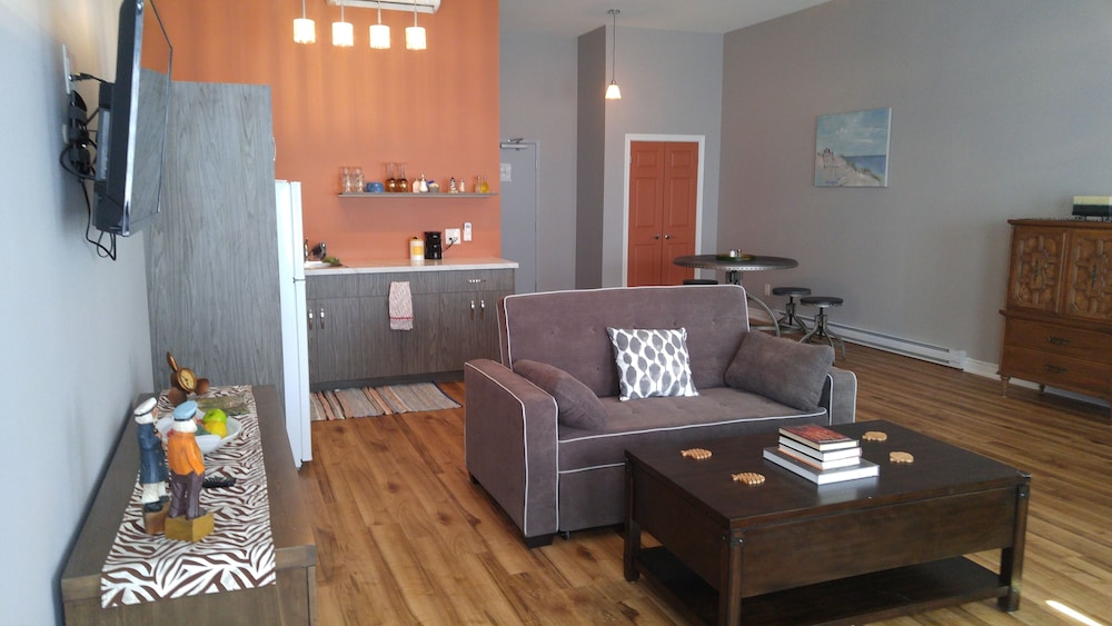 Superior Studio Canal View Suite 5 photo 2