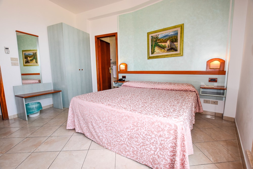 Standard Double Room - Photo 6