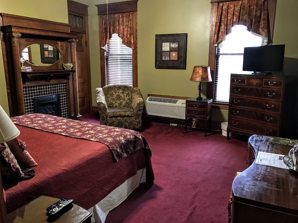 Room, 1 King Bed, Private Bathroom photo 2