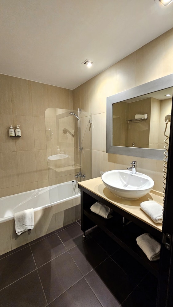 Standard Twin Room, 2 Twin Beds - Photo 4