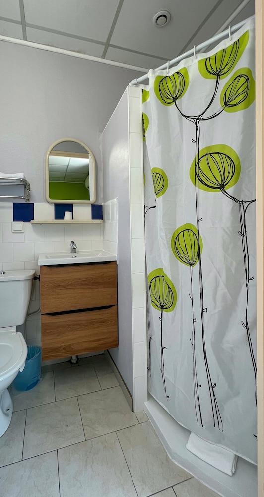 Basic Triple Room, Non Smoking photo 2