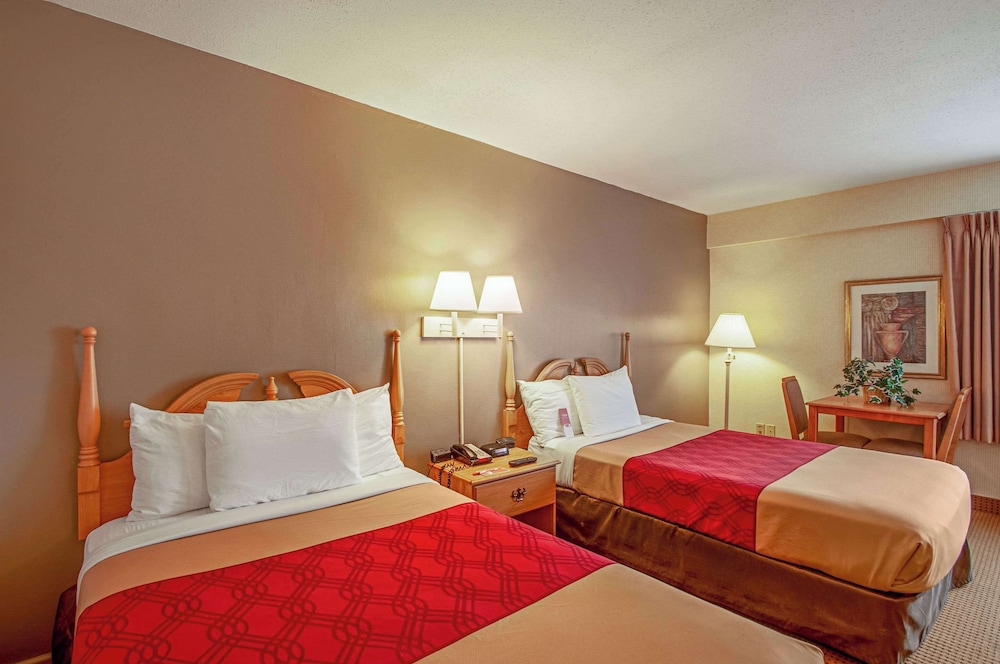 Standard Room, 2 Double Beds, Non Smoking - Photo 1