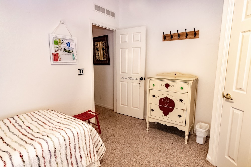 Suite Magnolia (Shared Bathroom) photo 2