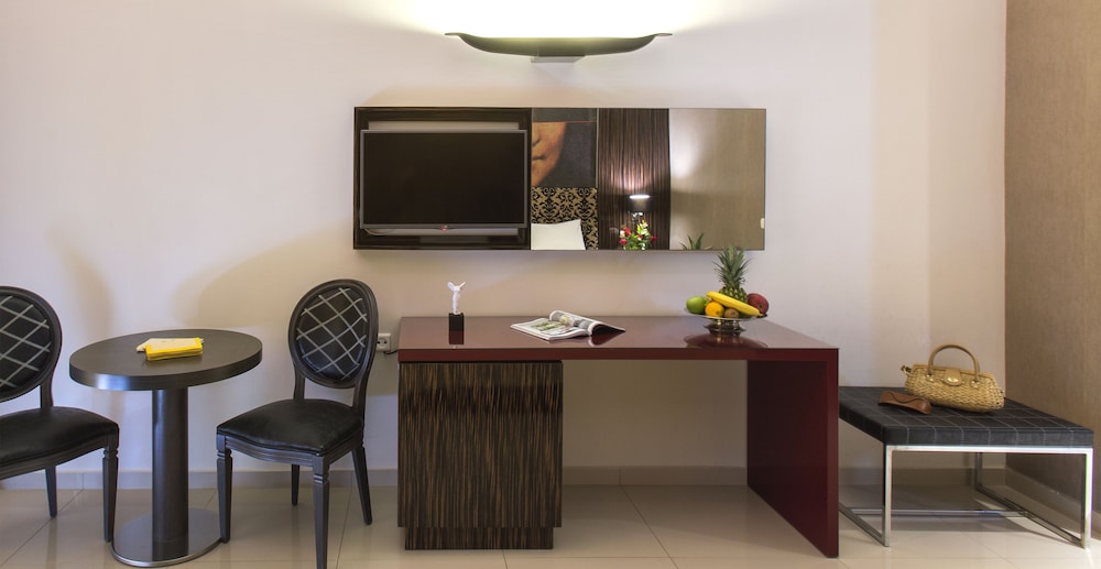 Deluxe Double Room, Partial Sea View - Photo 2