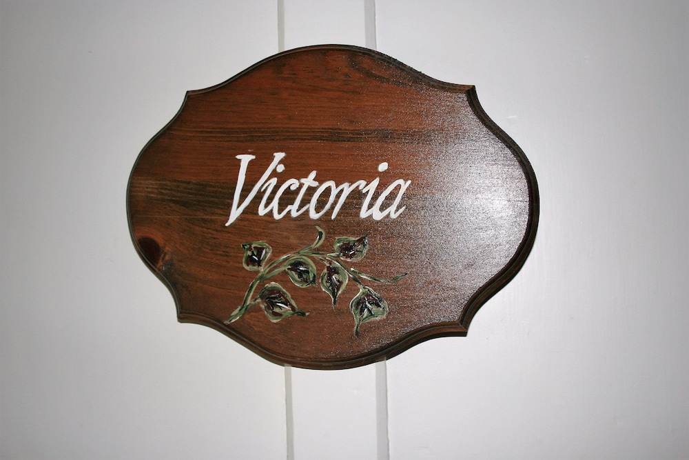 Suite, 1 Queen Bed (Victoria) photo 2
