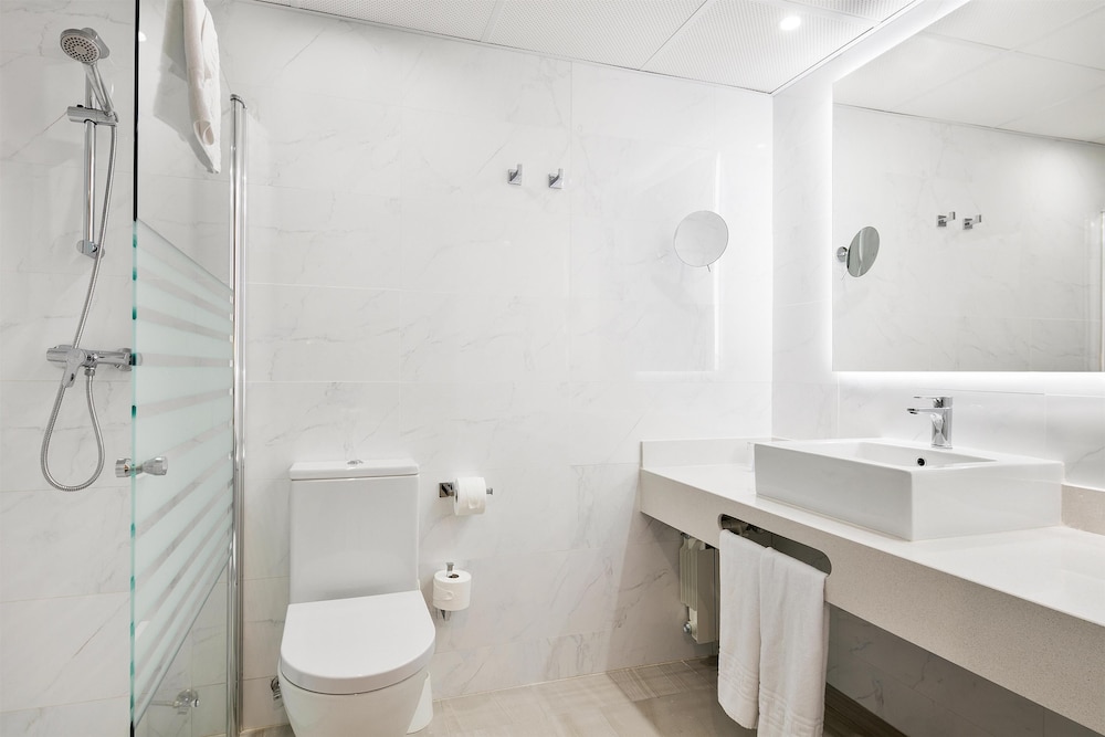 Standard Room (1 Adult) - Photo 8
