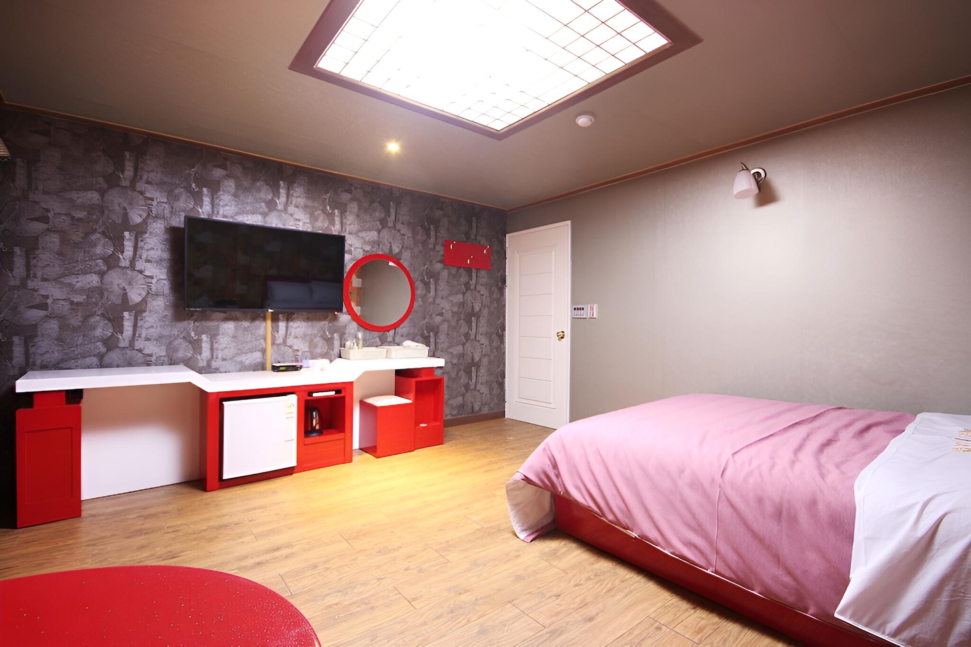 Room (Standard Room) - Photo 13