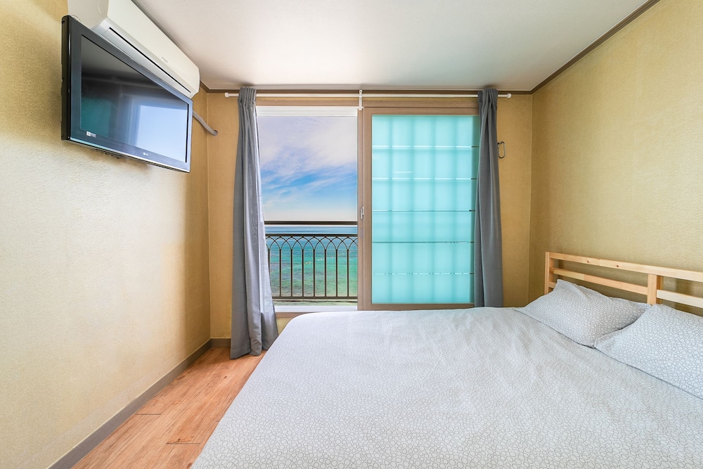 Room, 1 Double Bed, Ocean View (No in-room BBQ) photo 2