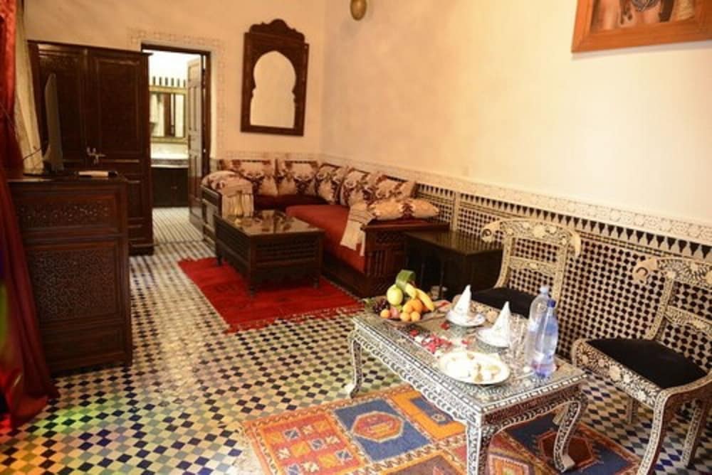 Deluxe Room - Photo 18