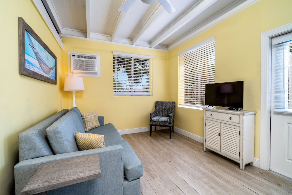Suite, 1 King Bed  (Hearing Accessible) - Photo 1