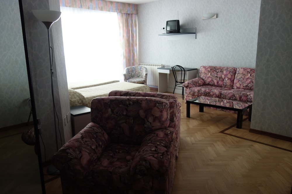 Family Triple Room, Non Smoking, Hot Tub photo 2