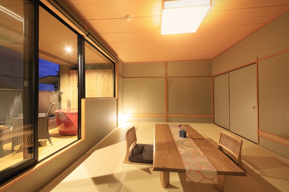 [Main Building] Japanese Style Superior with Roten buro, Non Smoking (Adult Fee:3+yr) photo 2