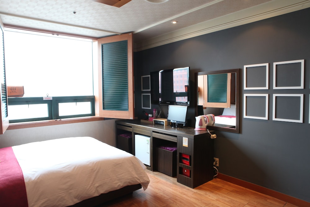 Premier Twin Room photo 2