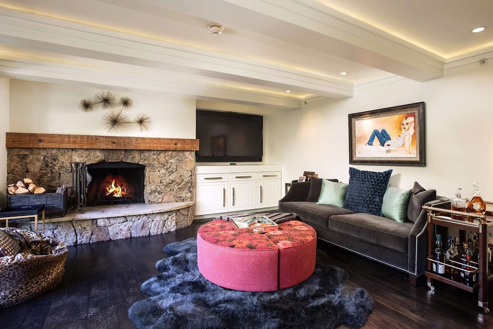Condo (Chateau Eau Claire #9)