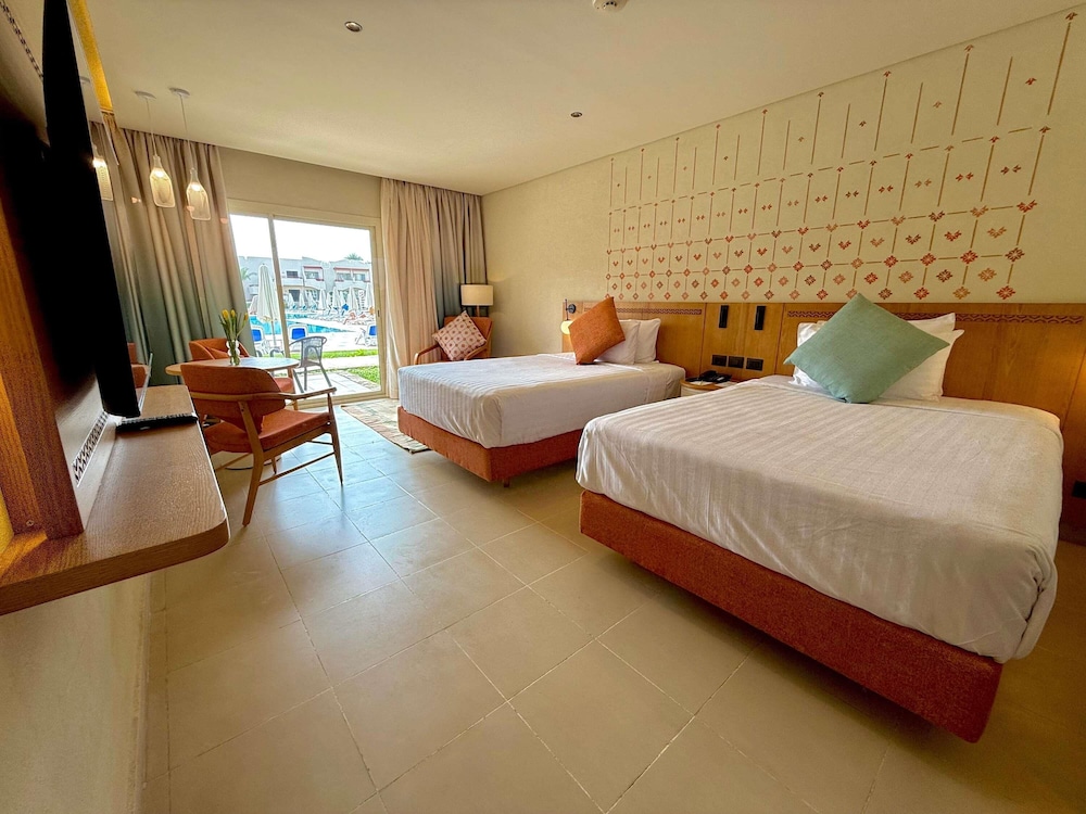 Superior Room, 2 Twin Beds, Garden View (Beach side) - Photo 2