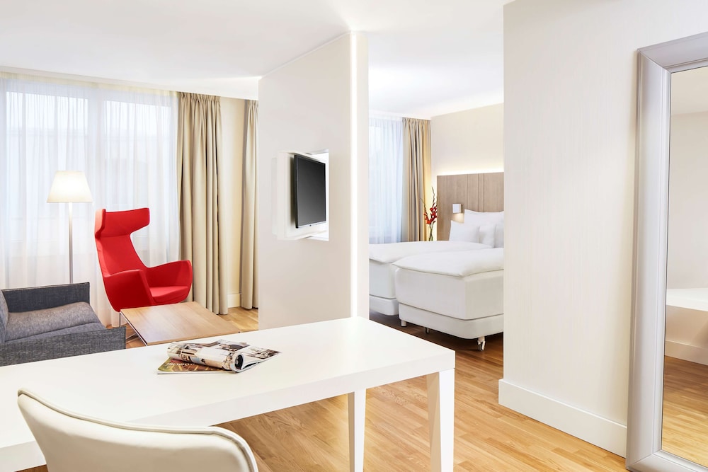 Suite (Extra Bed 2 adults + 1 child) - Photo 1