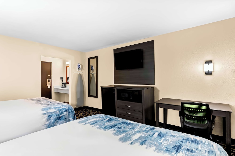Room, 2 Double Beds, Smoking - Photo 4