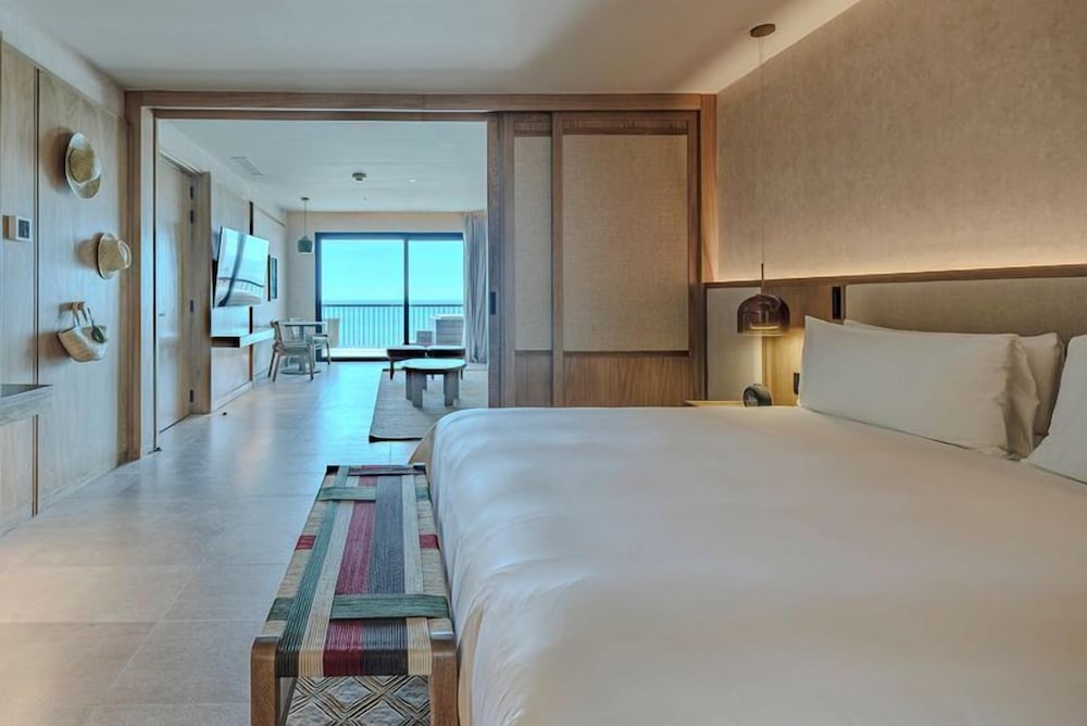Suite, 1 King Bed, Oceanfront