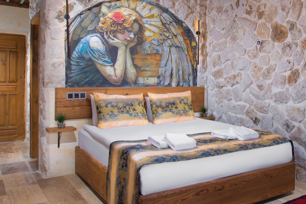 Honeymoon Suite, City View photo 3