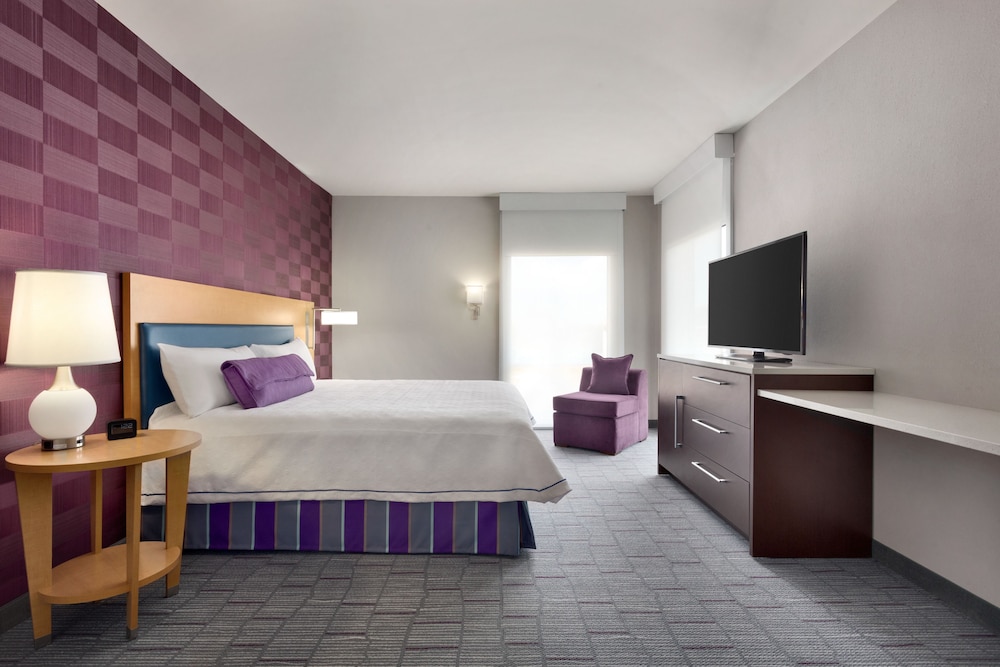 Suite, 1 King Bed, Accessible, Bathtub photo 3