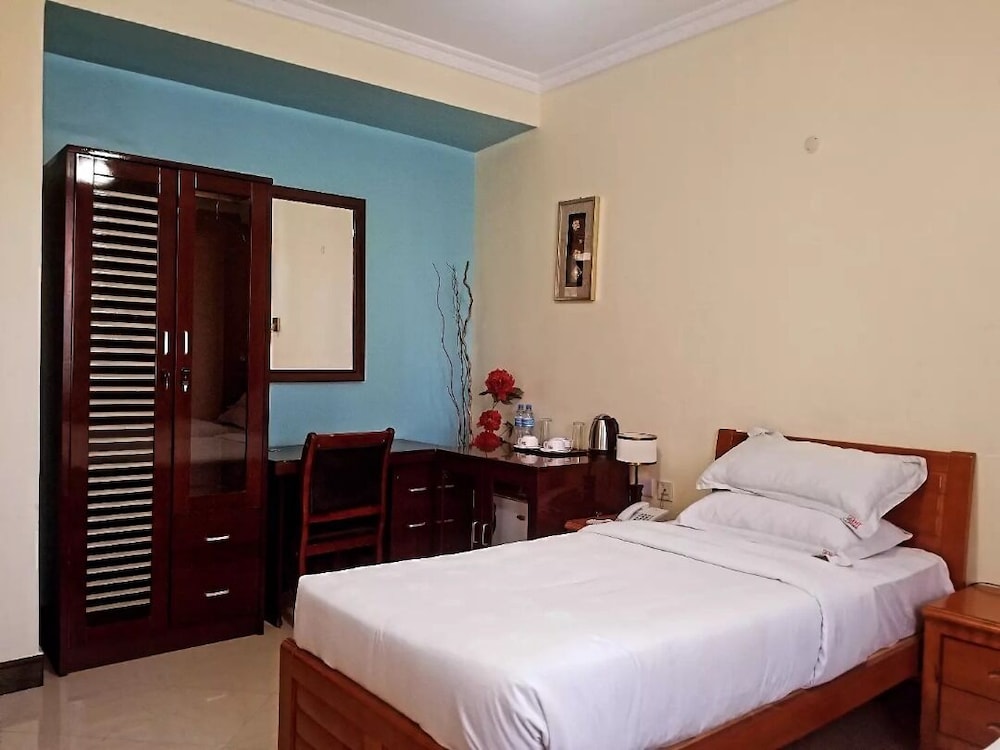 Classic Single Room, 1 Double Bed, Non Smoking, Garden View photo 2