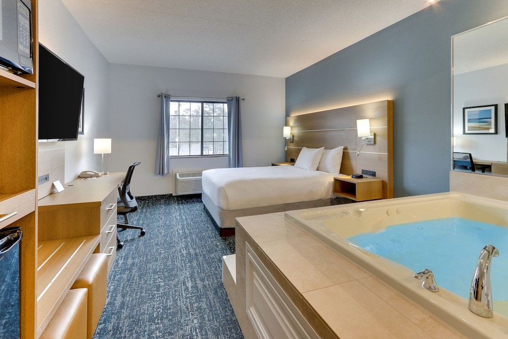 Premium Room, 1 Queen Bed, Jetted Tub (No View)