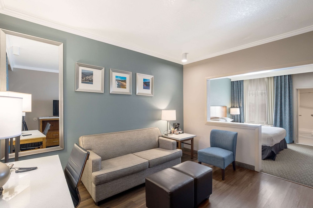 Suite, 1 Queen Bed, Accessible, Non Smoking - Photo 5