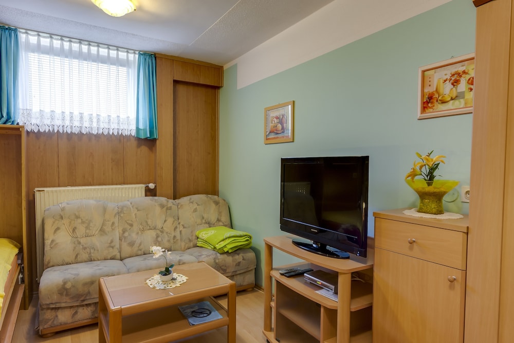 Double Room (Basement) photo 2