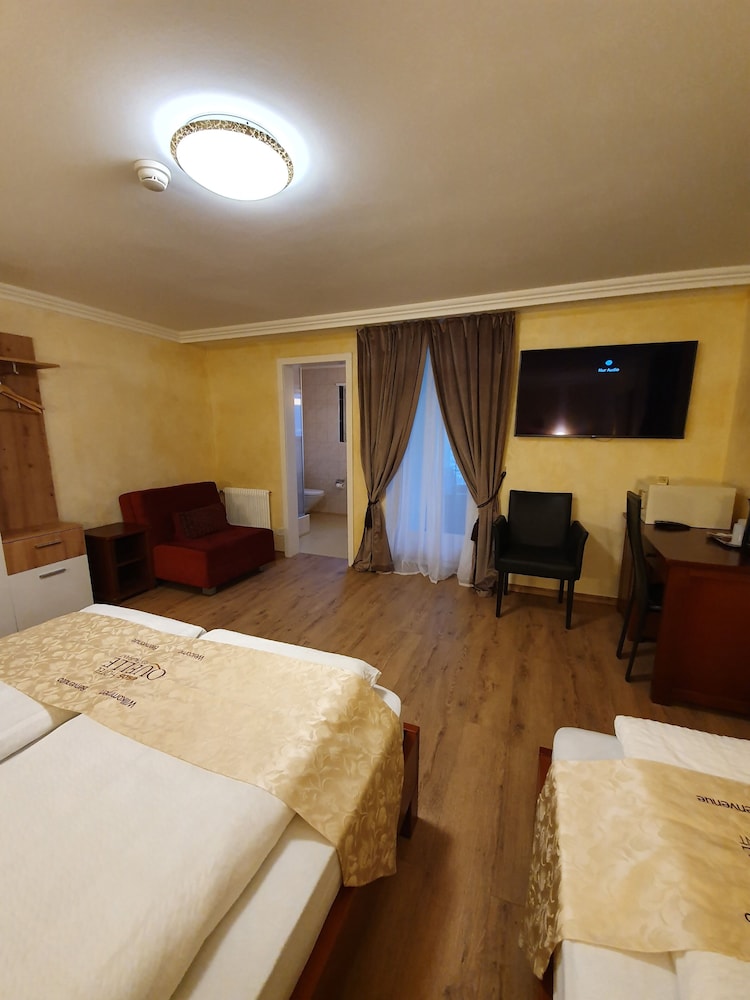 Standard Triple Room - Photo 30