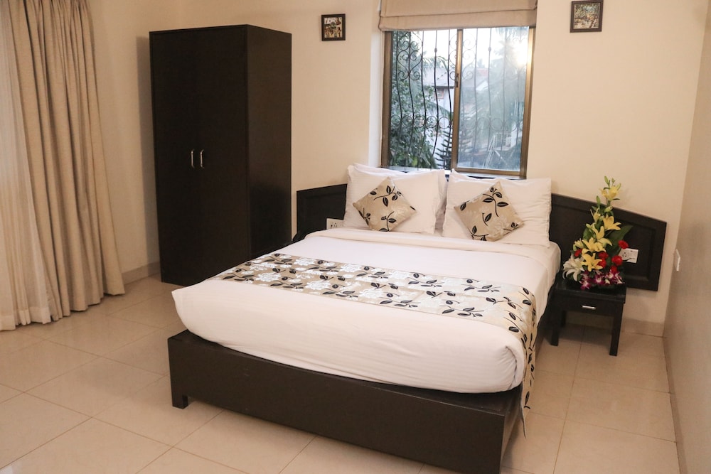 Deluxe Room, 1 King Bed - Photo 2