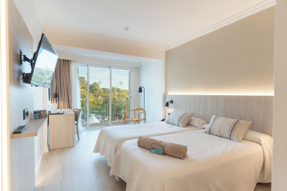 Habitación Doble (Vista Frontal, 3 adultos)