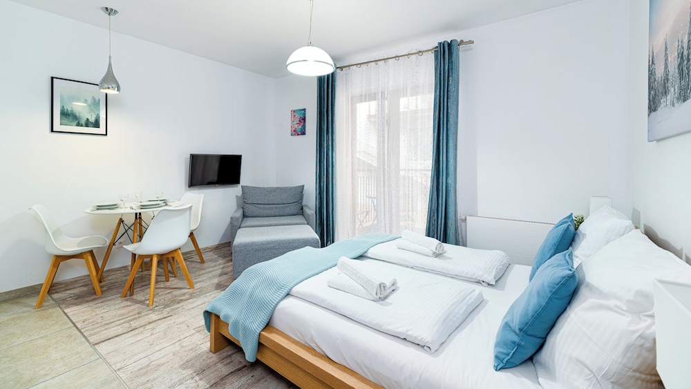 Apartment (225)