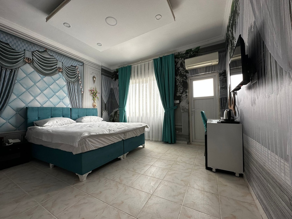 Honeymoon Room photo 3