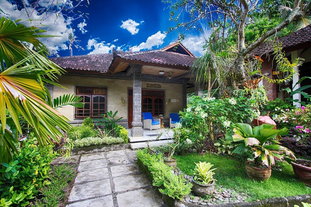Bungalow 8 photo 2