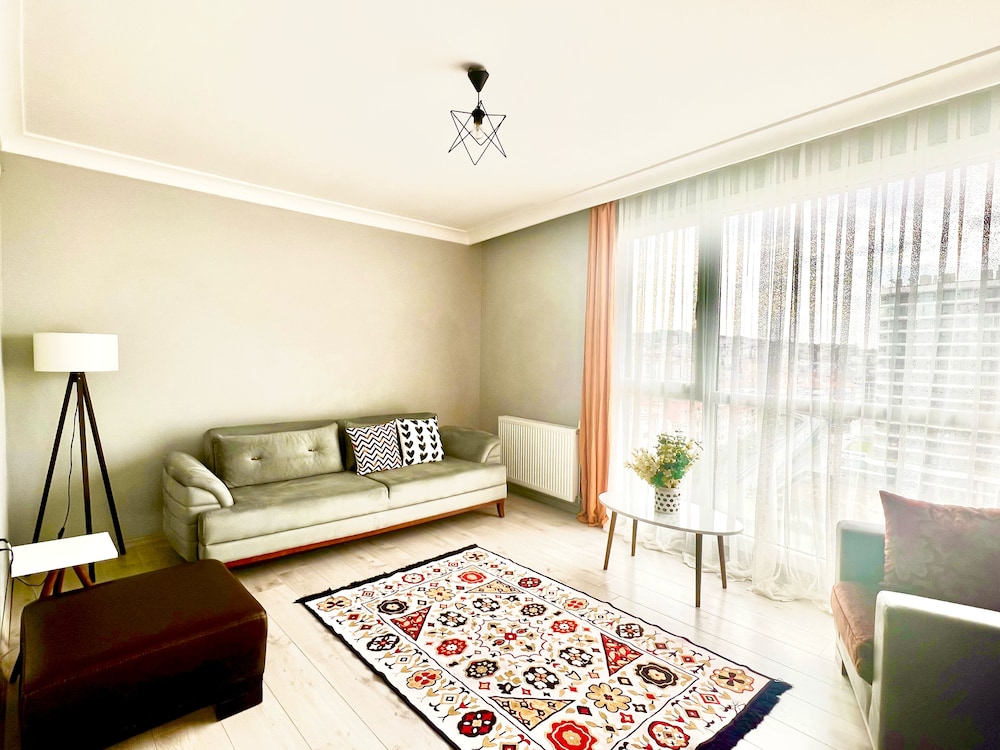 City Apartment, 2 Bedrooms photo 3
