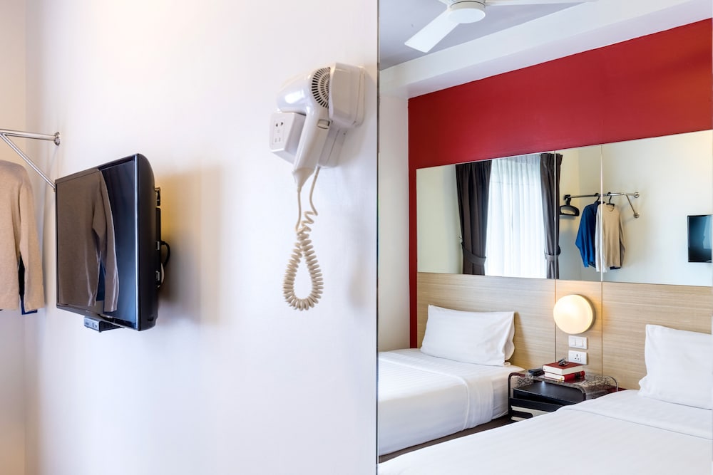 Standard Twin Room - Photo 11