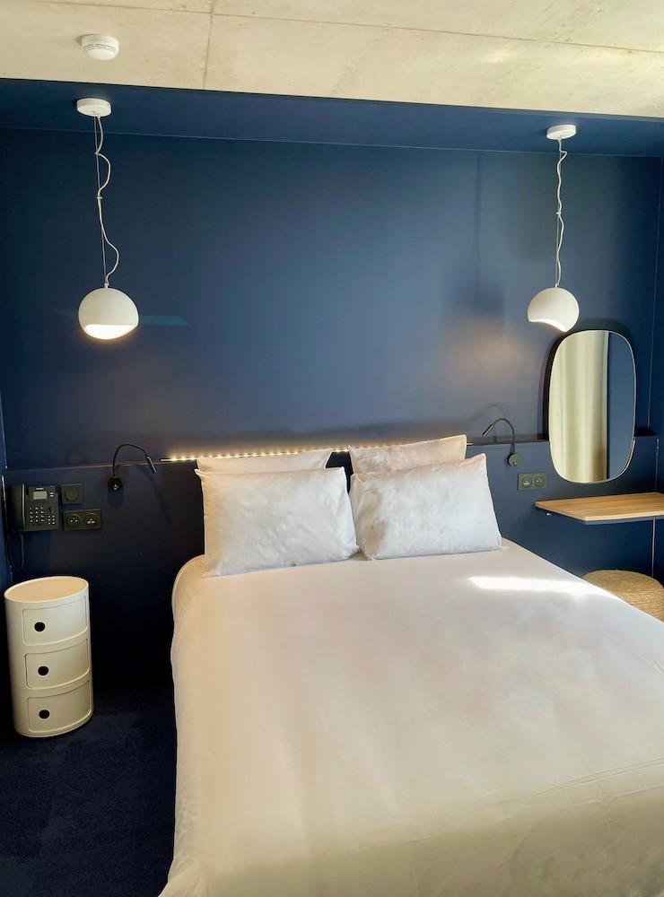 Standard Room, 1 Queen Bed - Photo 5