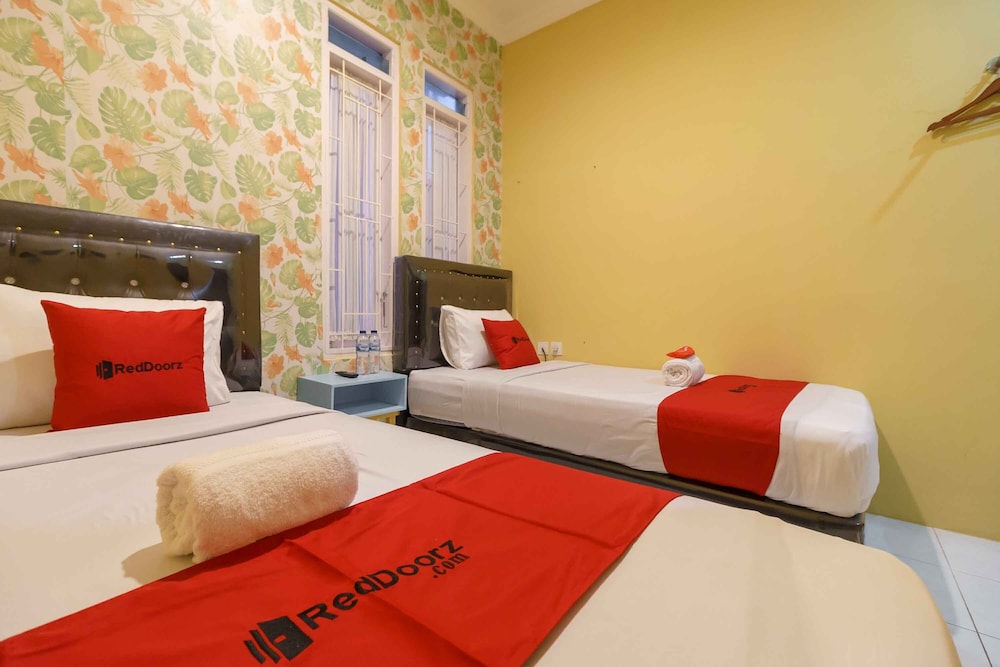 Twin Room (Reddoorz) - Photo 3