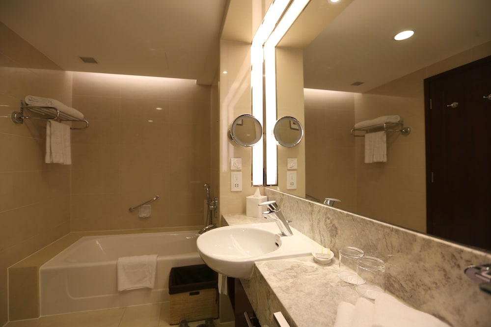 Deluxe Room, 1 King Bed - Photo 2
